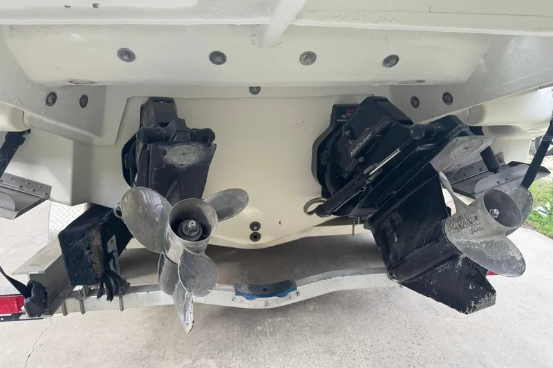 Slide: The Image of 2005 Sea Ray 290 SLX boat stern with dual propellers and outdrives. - 4