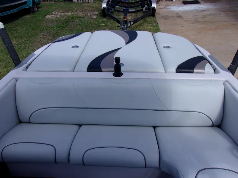 Slide: The Image of 2006 Correct Craft SUPER AIR NAUTIQUE 210 TEAM EDITION boat interior seating. - 10