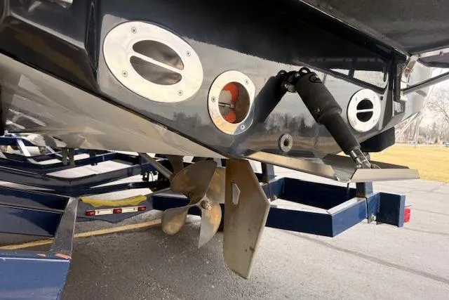 Slide: The Image of 2013 Centurion Enzo SV244 boat stern with propeller and exhaust system. - 28