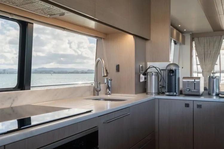 Slide: The Image of 2020 Sunseeker 76 Yacht - Image 47 - 47