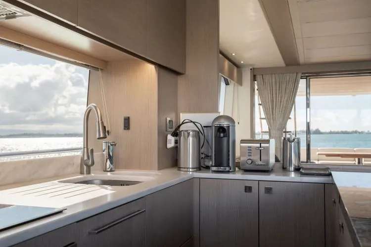 Slide: The Image of 2020 Sunseeker 76 Yacht - Image 48 - 48