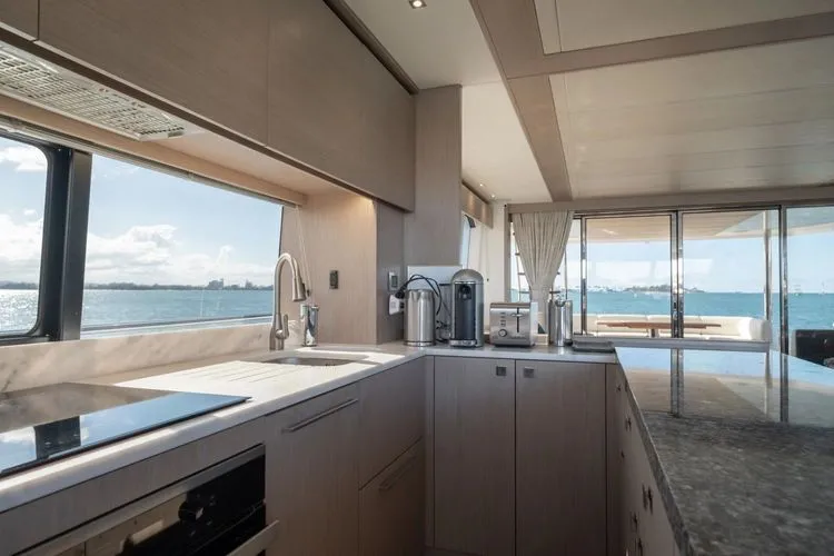 Slide: The Image of 2020 Sunseeker 76 Yacht - Image 49 - 49