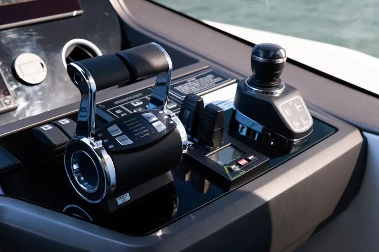 Slide: The Image of 2020 Sunseeker 76 Yacht - Image 56 - 56