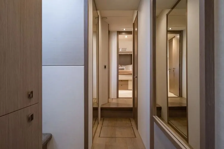 Slide: The Image of 2020 Sunseeker 76 Yacht - Image 60 - 60