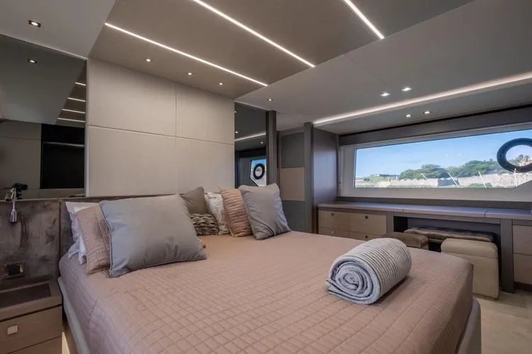 Slide: The Image of 2020 Sunseeker 76 Yacht - Image 63 - 63