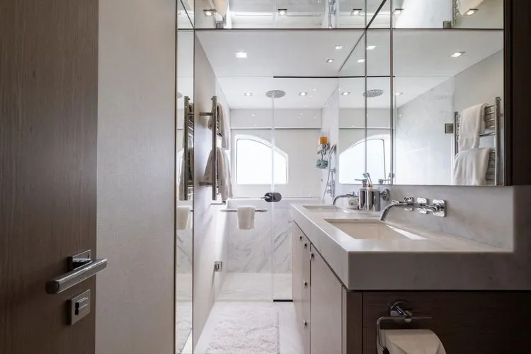 Slide: The Image of 2020 Sunseeker 76 Yacht - Image 64 - 64