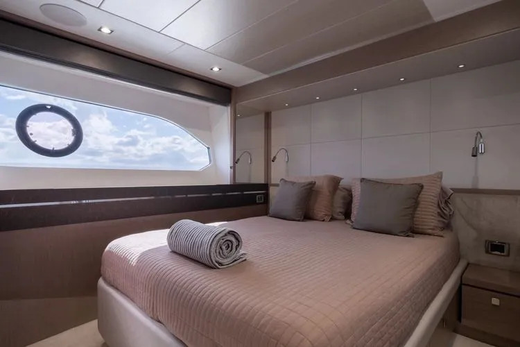 Slide: The Image of 2020 Sunseeker 76 Yacht - Image 66 - 66