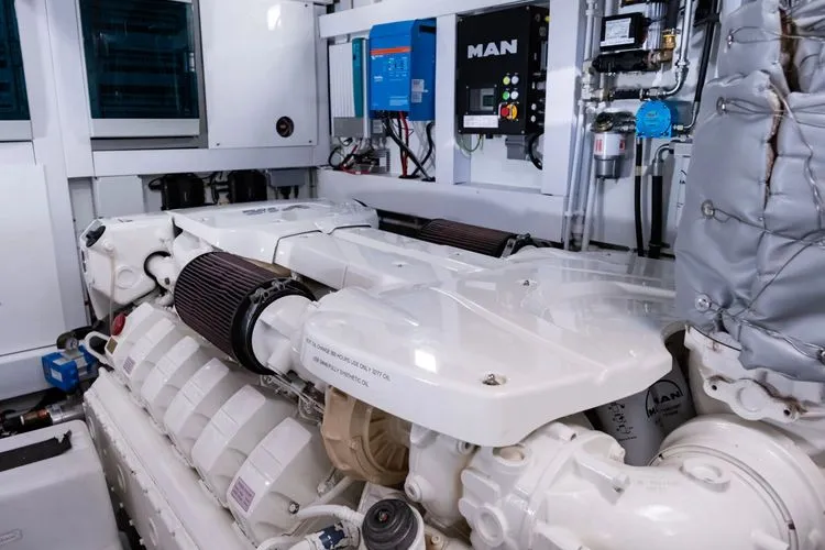 Slide: The Image of 2020 Sunseeker 76 Yacht - Image 75 - 75