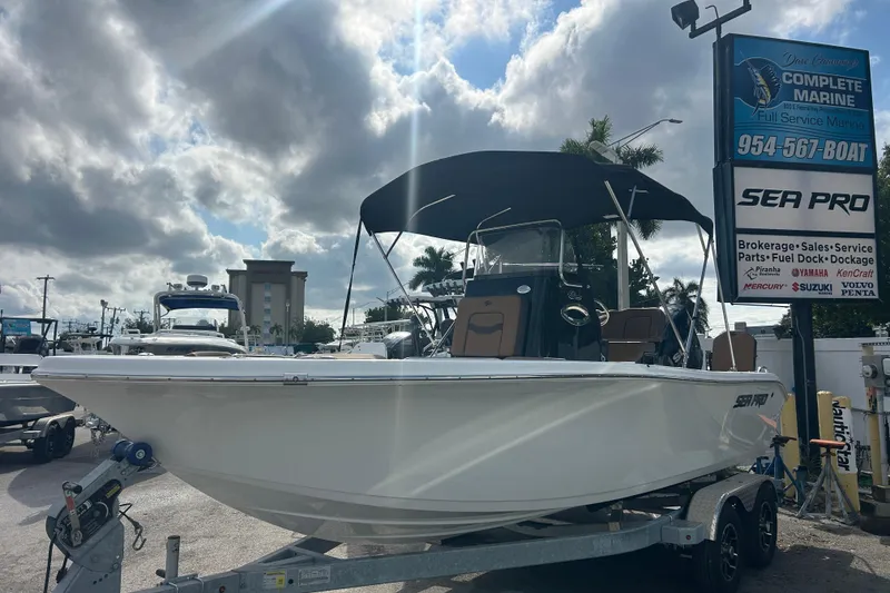 The Image of 2025 Sea Pro 202 Center Console boat displayed at Complete Marine dealership. - 0