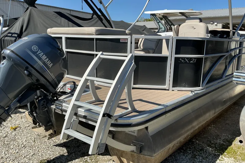 Slide: The Image of 2018 Bennington SX 21 SLXP pontoon boat with Yamaha motor and boarding ladder. - 4