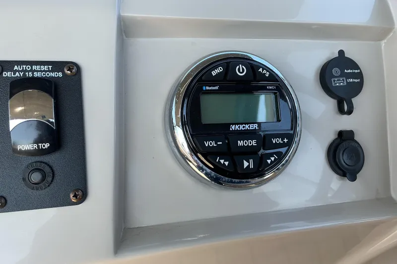 Slide: The Image of Control panel of a 2018 Bennington SX 21 SLXP with Kicker audio system. - 9