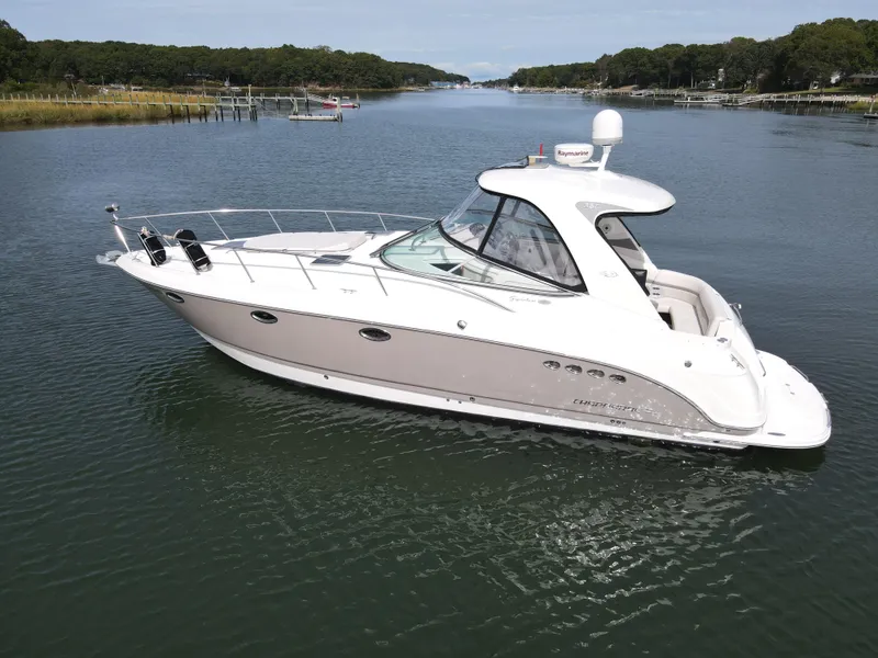 Slide: The Image of 2007 Chaparral Signature 350 yacht on calm waters. - 3