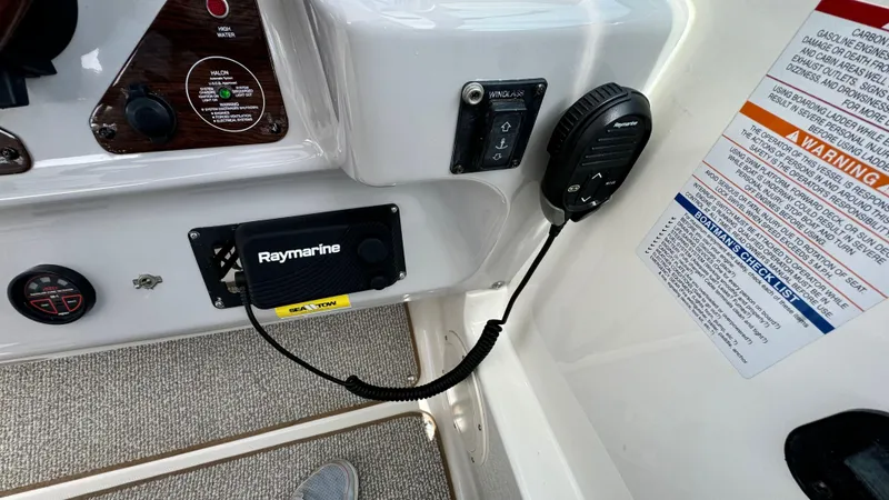 Slide: The Image of 2007 Chaparral Signature 350 boat console with Raymarine device. - 33