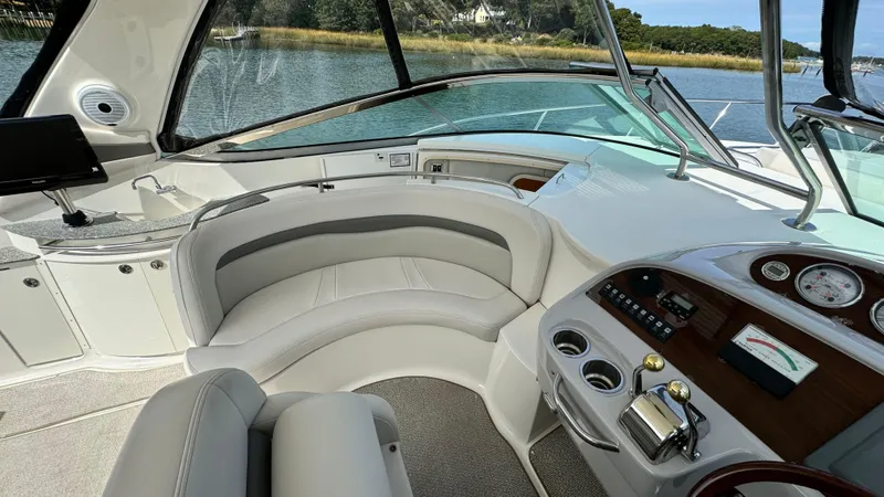 Slide: The Image of Interior of a 2007 Chaparral Signature 350 yacht with elegant features. - 45
