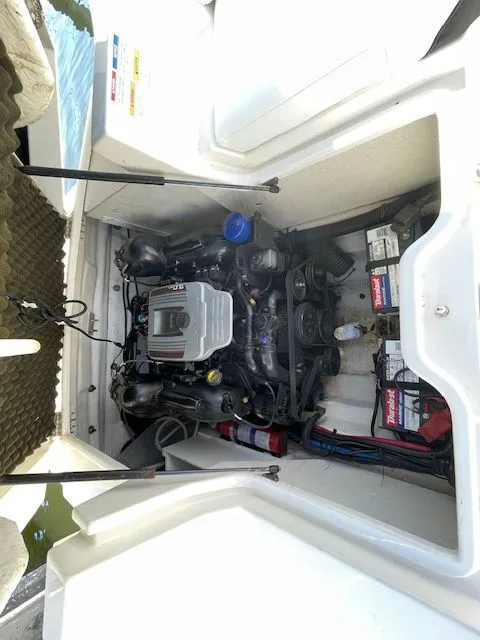 Slide: The Image of Sea Ray 240 Sundeck 2015 - 20