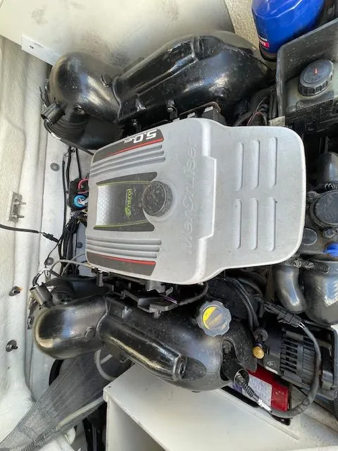 Slide: The Image of Sea Ray 240 Sundeck 2015 - 22