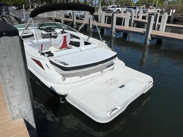 Slide: The Image of Sea Ray 240 Sundeck 2015 - 4