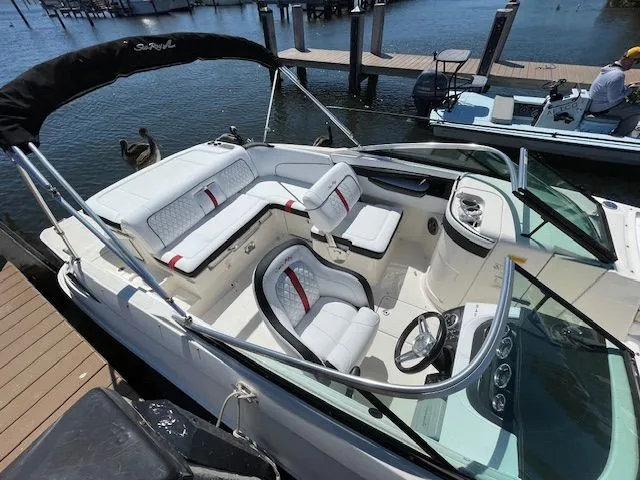 Slide: The Image of Sea Ray 240 Sundeck 2015 - 8