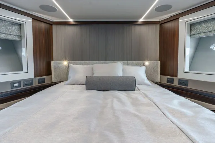 Slide: The Image of 2024 Sunseeker 90 Ocean Enclosed - Image 27 - 27