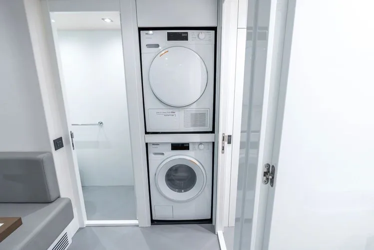 Slide: The Image of 2024 Sunseeker 90 Ocean Enclosed - Image 42 - 42