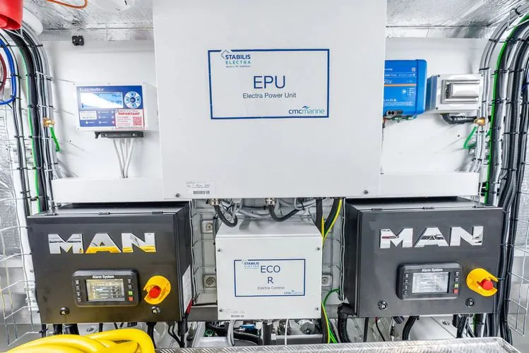 Slide: The Image of 2024 Sunseeker 90 Ocean Enclosed - Image 52 - 52