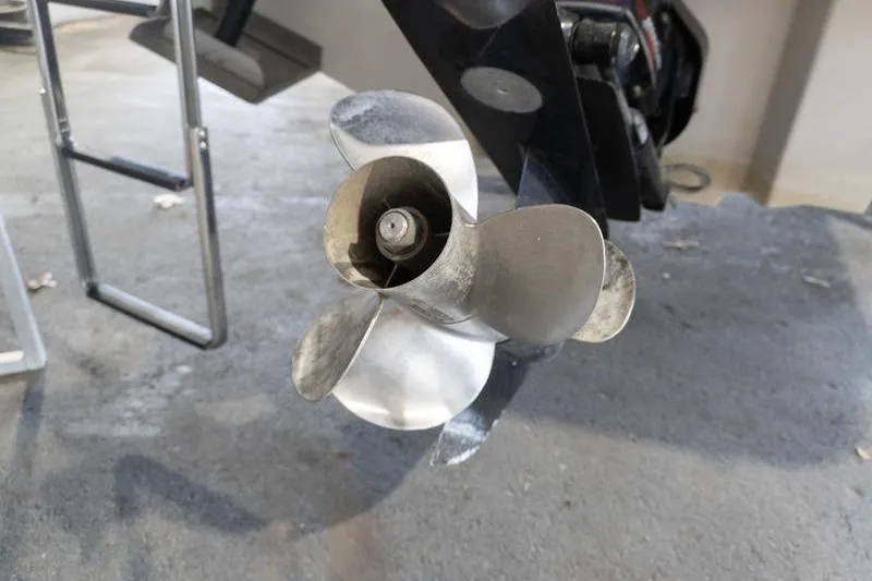 Slide: The Image of Propeller of a 2002 Sea Ray 270 Sundeck boat on display. - 30