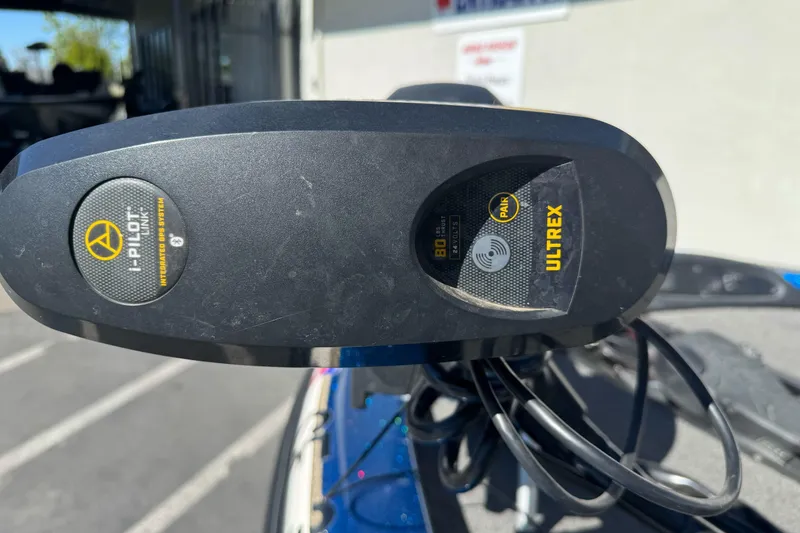 Slide: The Image of Trolling motor with i-Pilot Link system on a 2000 Nitro 901 CDX DC boat. - 11