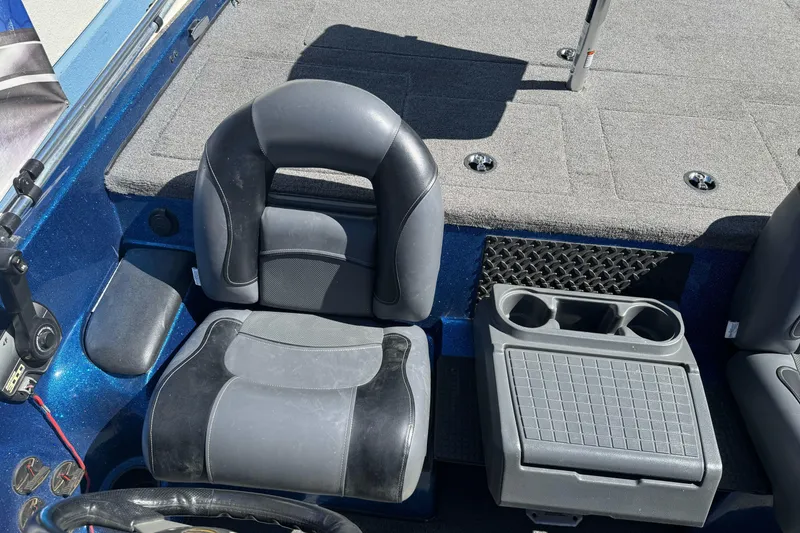 Slide: The Image of Interior of a 2000 Nitro 901 CDX DC boat with seating and storage. - 14