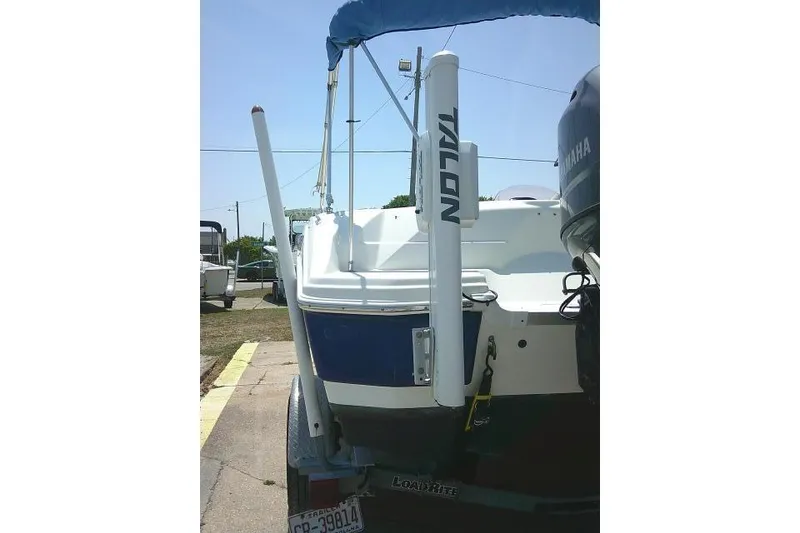 Slide: The Image of 2018 NauticStar 193 SC Deck boat rear view with Yamaha motor and Talon anchor. - 11