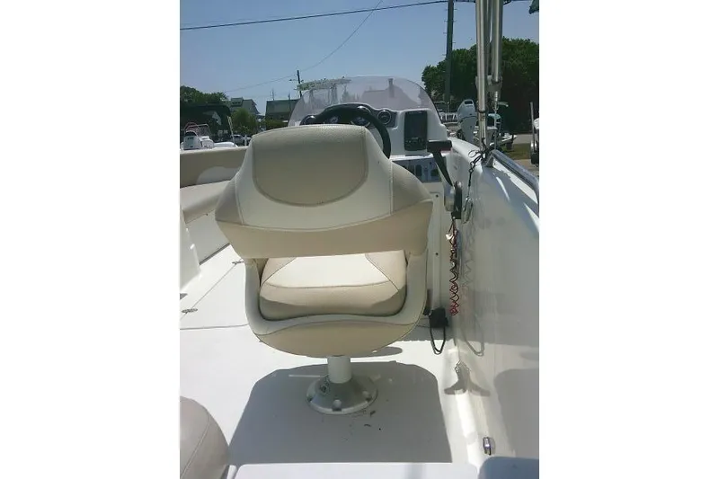 Slide: The Image of 2018 NauticStar 193 SC Deck boat interior with helm seat and controls. - 16