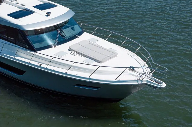 Slide: The Image of 2021 Riviera 575 Suv - Image 14 - 14