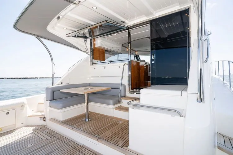 Slide: The Image of 2021 Riviera 575 Suv - Image 19 - 19