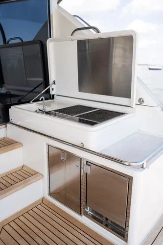 Slide: The Image of 2021 Riviera 575 Suv - Image 20 - 20