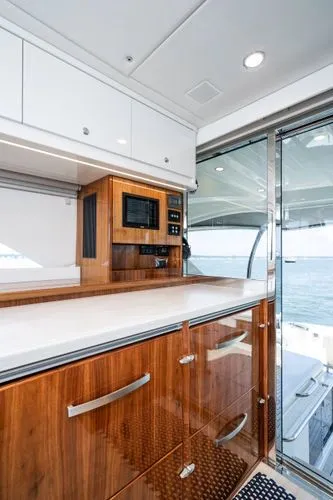 Slide: The Image of 2021 Riviera 575 Suv - Image 21 - 21