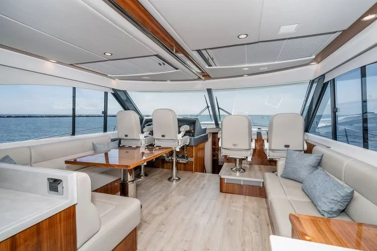 Slide: The Image of 2021 Riviera 575 Suv - Image 27 - 27