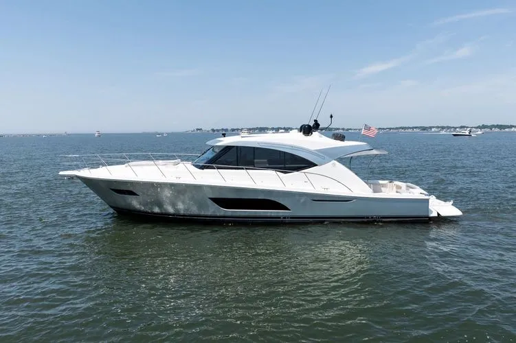 Slide: The Image of 2021 Riviera 575 Suv - Image 3 - 3