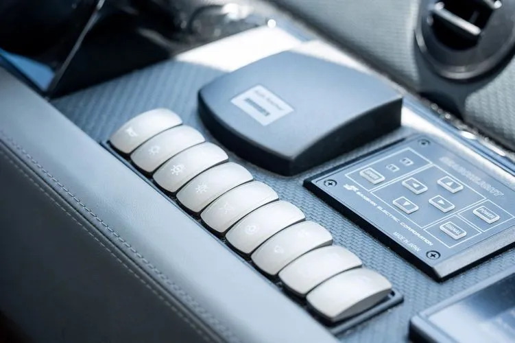 Slide: The Image of 2021 Riviera 575 Suv - Image 31 - 31