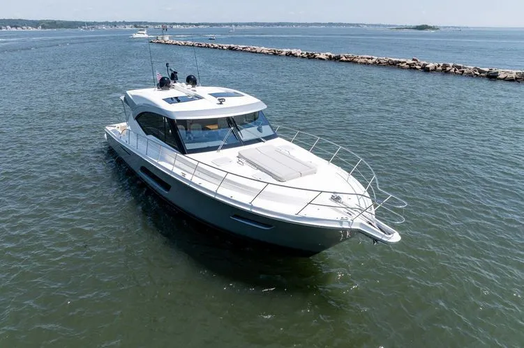 Slide: The Image of 2021 Riviera 575 Suv - Image 4 - 4