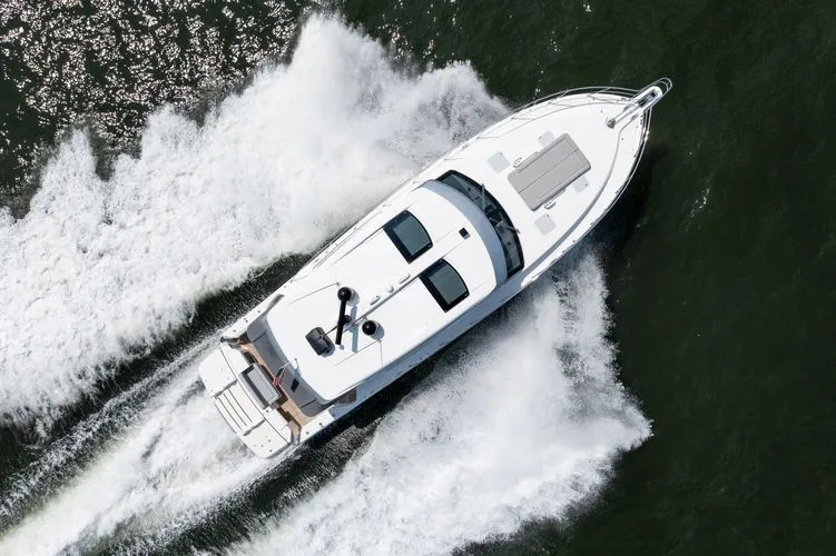 Slide: The Image of 2021 Riviera 575 Suv - Image 5 - 5