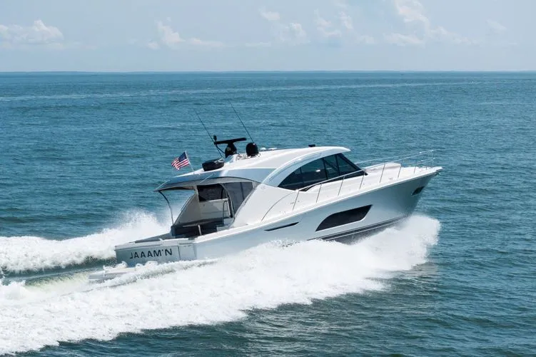 Slide: The Image of 2021 Riviera 575 Suv - Image 6 - 6