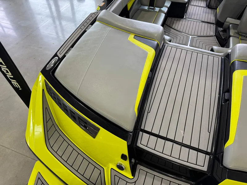 Slide: The Image of Nautique Super Air Nautique 210 2014 - 12