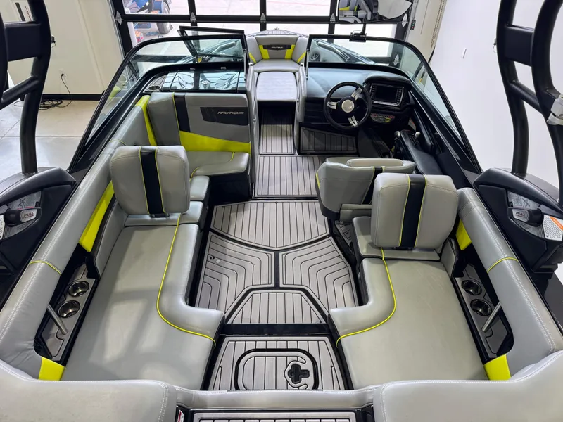 Slide: The Image of Nautique Super Air Nautique 210 2014 - 13