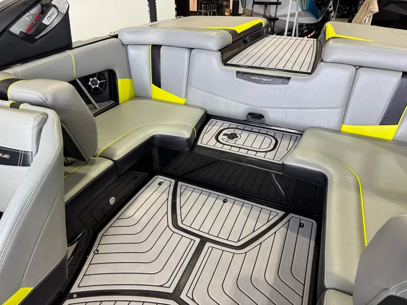 Slide: The Image of Nautique Super Air Nautique 210 2014 - 15