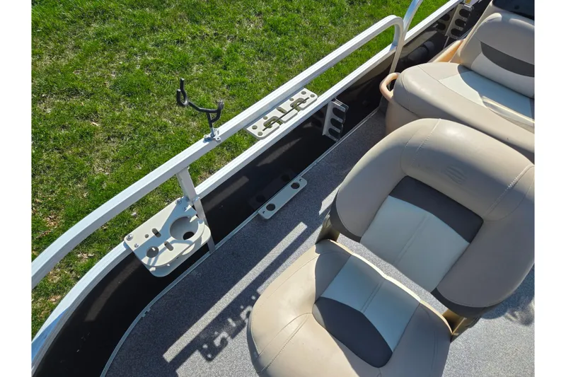 Slide: The Image of 2016 Sun Tracker Bass Buggy 18 DLX boat interior with seating and fishing rod holder. - 11