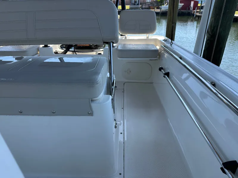 Slide: The Image of Boston Whaler 170 Montauk 2024 - 11