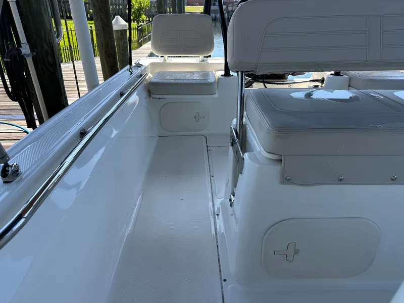 Slide: The Image of Boston Whaler 170 Montauk 2024 - 12