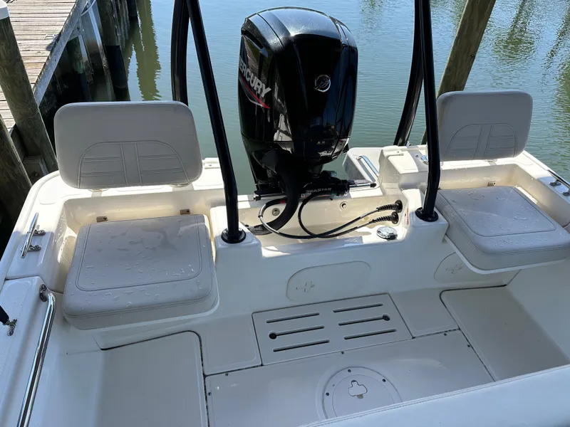 Slide: The Image of Boston Whaler 170 Montauk 2024 - 14