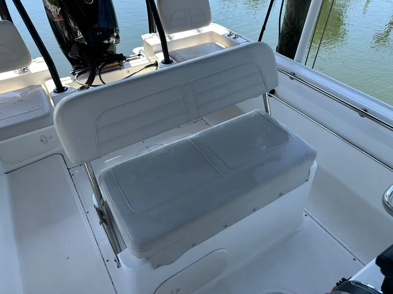 Slide: The Image of Boston Whaler 170 Montauk 2024 - 17