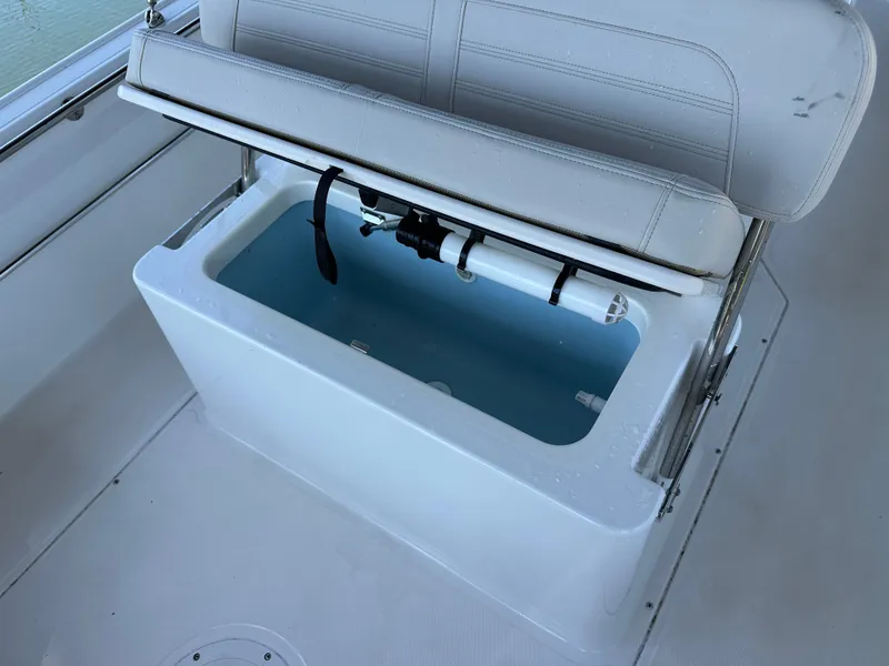 Slide: The Image of Boston Whaler 170 Montauk 2024 - 18