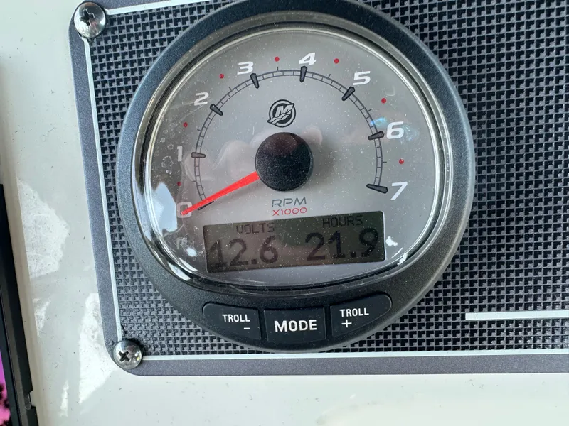 Slide: The Image of Boston Whaler 170 Montauk 2024 - 19